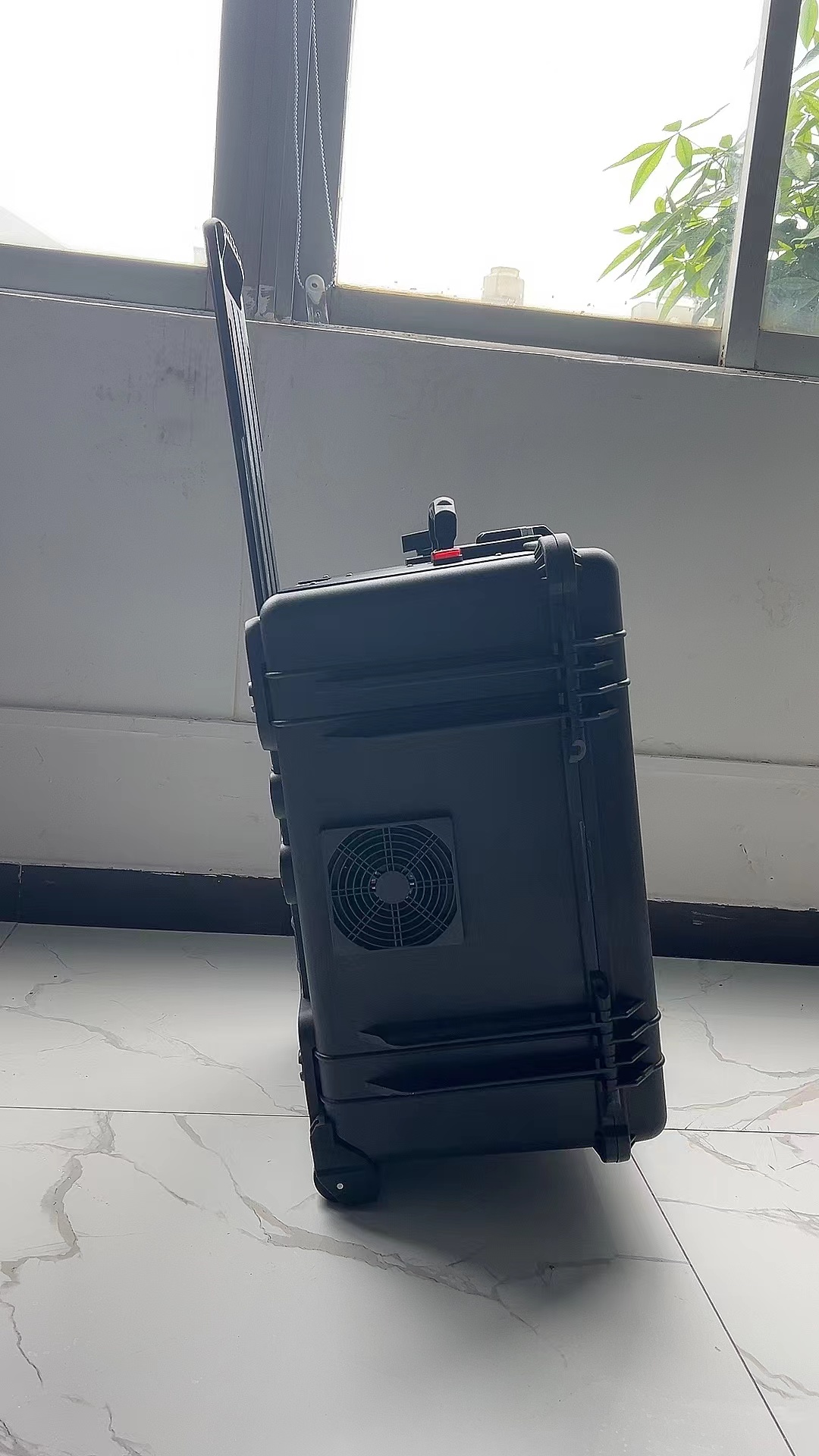 曲水手拉箱型移动通信干扰器